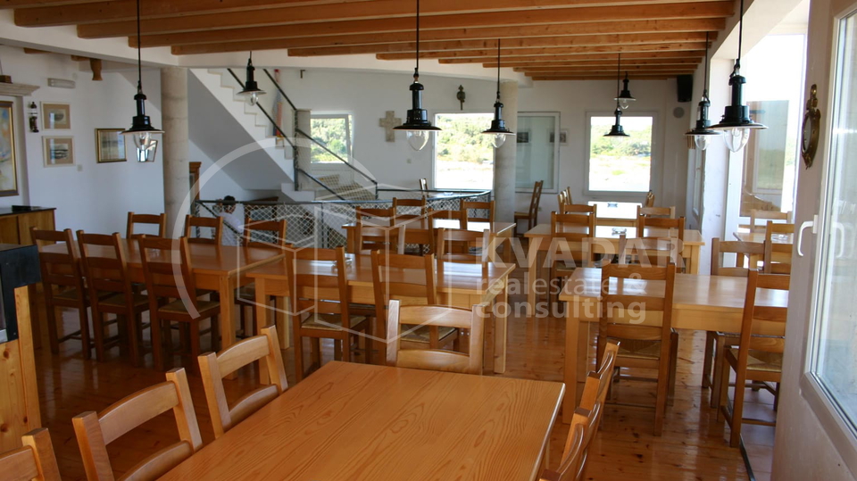 SILBA - kuća za prodaju na samoj obali s poslovnim prostorom - restoran!