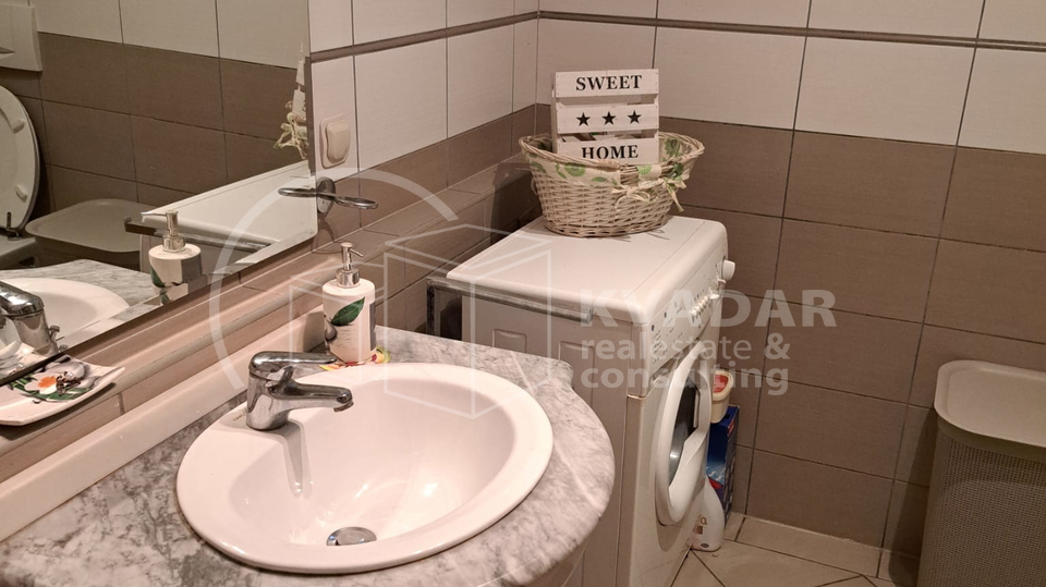 BEZ PROVIZIJE ZA KUPCA&excl;&excl;Kremeni&cacute;i&comma; Malinska&sol;Moderan stan 71&comma;40m2 s oku&cacute;nicom