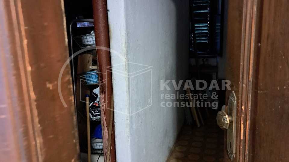 RIJEKA &sol; BULEVARD &ndash; EKSKLUZIVNI GOSPODSKI STAN U POVIJESNOJ VILI S POGLEDOM NA KVARNER 172&comma;27m2