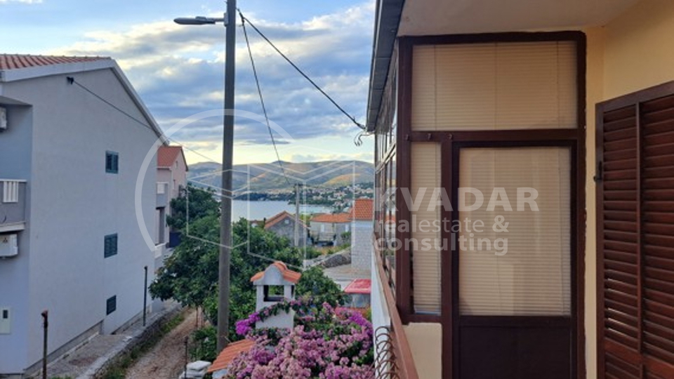 Terraced house, 2 floors, garage, yard - Okrug Gornji - center