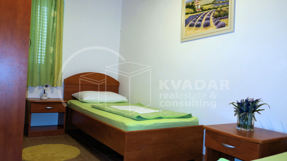 PAKOŠTANE /  PREKRASAN APARTMAN 64 m2 / BLIZINA MORA