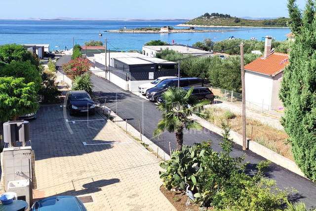 PAKOŠTANE /  PREKRASAN APARTMAN 64 m2 / BLIZINA MORA