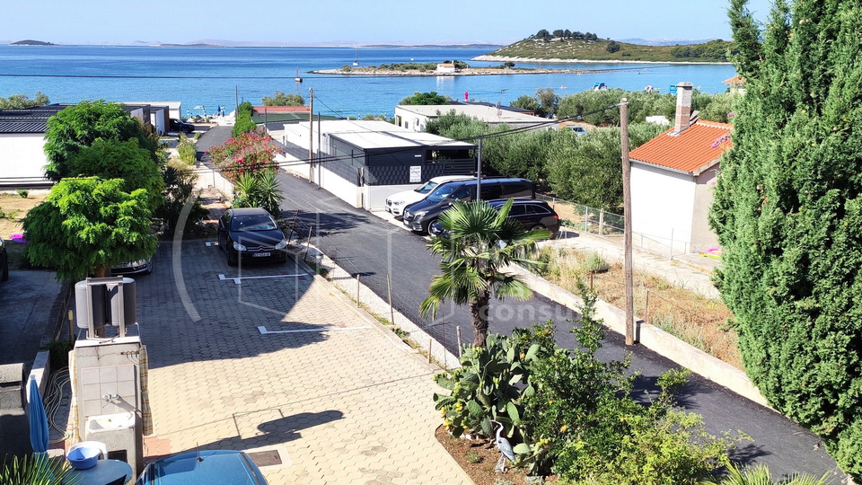 PAKOŠTANE /  PREKRASAN APARTMAN 64 m2 / BLIZINA MORA