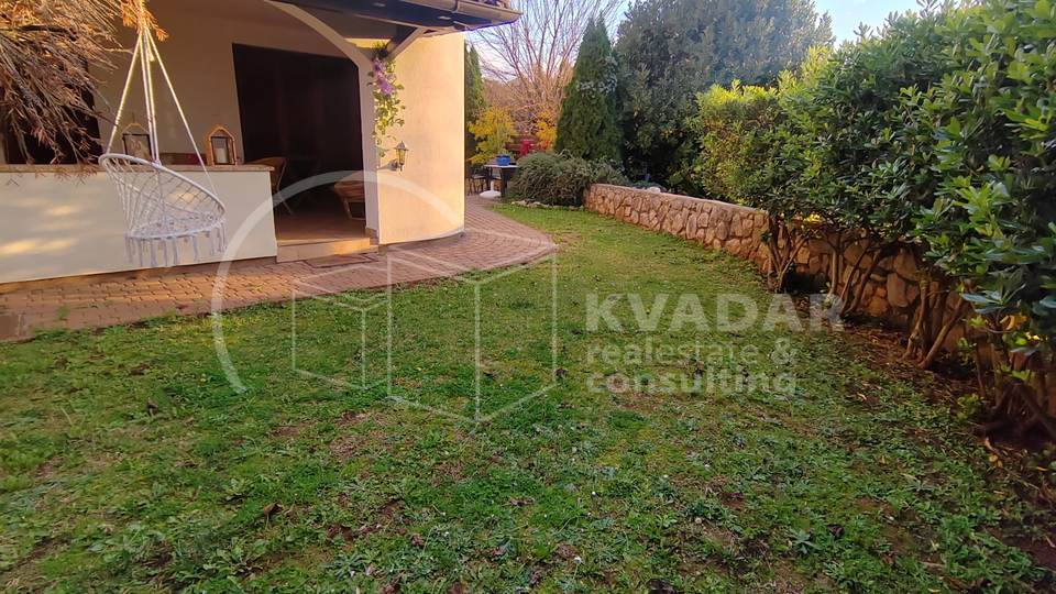 BEZ PROVIZIJE ZA KUPCA&excl;&excl;Kremeni&cacute;i&comma; Malinska&sol;Moderan stan 71&comma;40m2 s oku&cacute;nicom