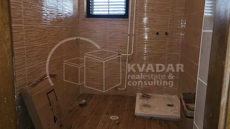 Rijeka&sol;Marini&cacute;i-Hosti&sol;eta&zcaron;a s oku&cacute;nicom &plus; visoko potkrovlje ukupno 199&comma;11m2&excl;