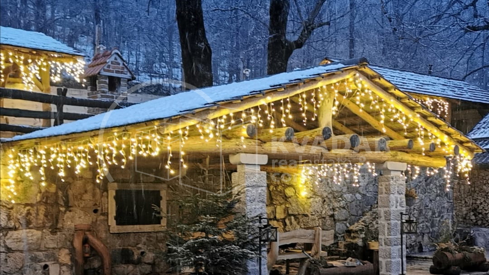 Luksuzno imanje sa dvije kuće i golf terenom, u srcu Like, Gračac