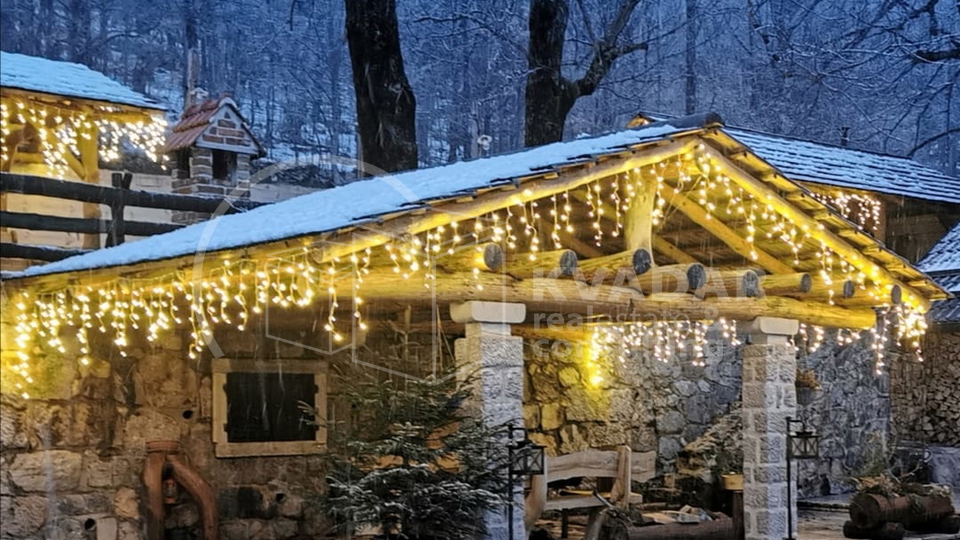 Luksuzno imanje sa dvije kuće i golf terenom, u srcu Like, Gračac