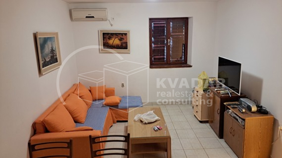 Terraced house, 2 floors, garage, yard - Okrug Gornji - center