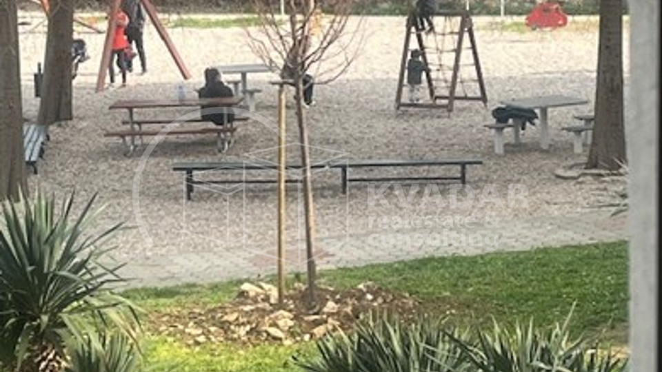 Split - Ravne njive - 2S stan 55m2 sa balkonom - visoko prizemlje