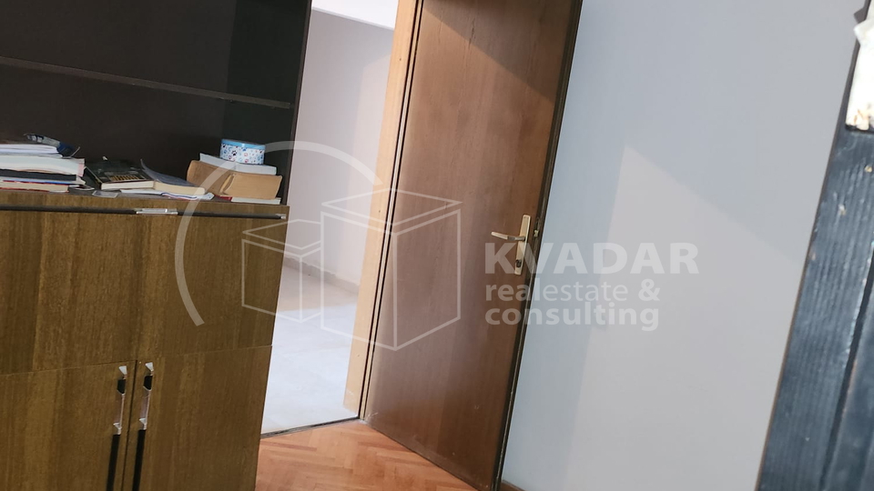 Rijeka&sol;Marini&cacute;i-Hosti&sol;eta&zcaron;a s oku&cacute;nicom &plus; visoko potkrovlje ukupno 199&comma;11m2&excl;