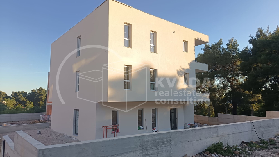 BEZ PROVIZIJE&ast;&ast;&ast;Prodaje se poslovni prostor na top lokaciji u &Scaron;ibeniku &sol; 49 m2&sol; blizina pla&zcaron;e Banj