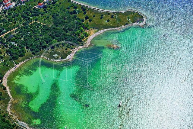 NOVALJA / ATRAKTIVNO ZEMLJIŠTE / PRILIKA ZA  INVESTICIJU 6500 M2