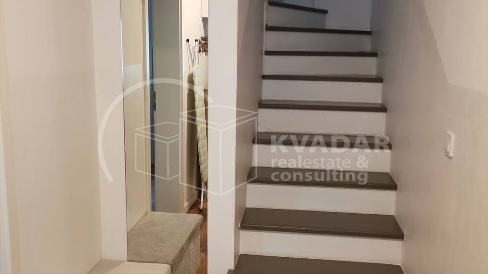 TRE&Scaron;NJEVKA&comma; NAJAM PREKRASNO URE&Dstrok;ENE KU&Cacute;E ZA RADNIKE