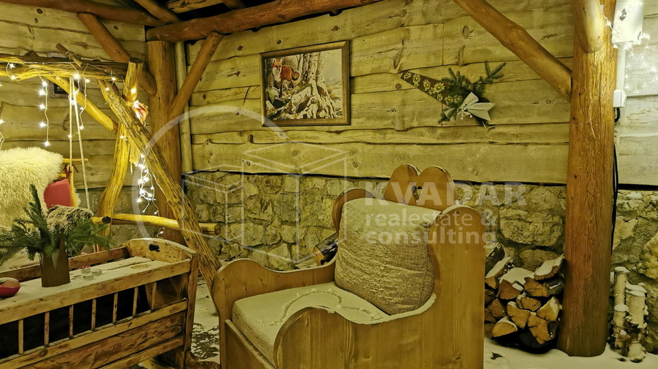 Luksuzno imanje sa dvije kuće i golf terenom, u srcu Like, Gračac