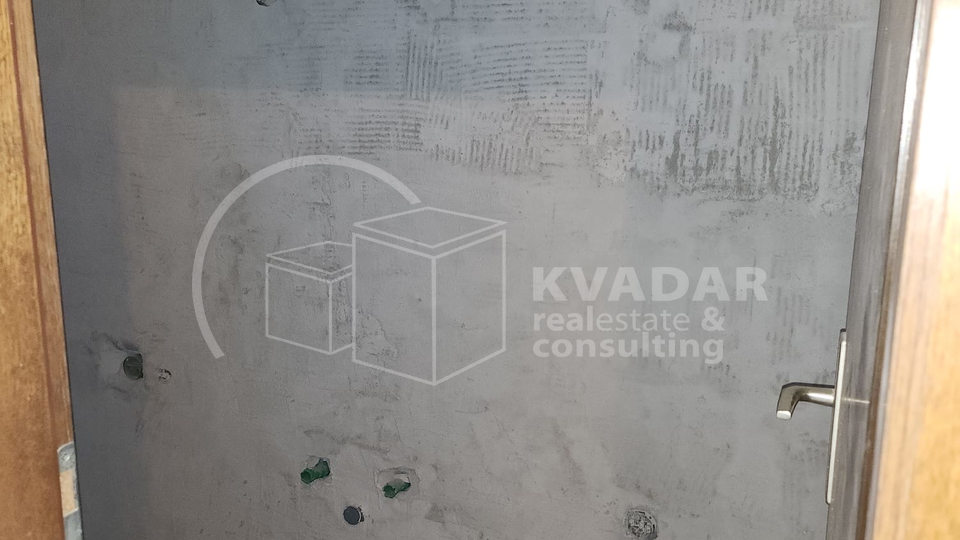 Rijeka&sol;Marini&cacute;i-Hosti&sol;eta&zcaron;a s oku&cacute;nicom &plus; visoko potkrovlje ukupno 199&comma;11m2&excl;