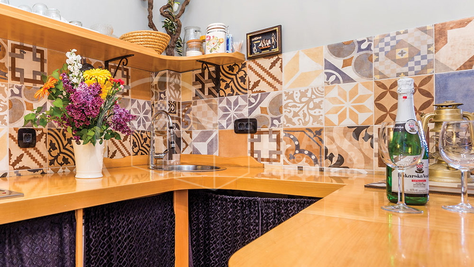 Historic center of Split - Luxurious 3-bedroom apartment 80m2 on the second floor of a stone house