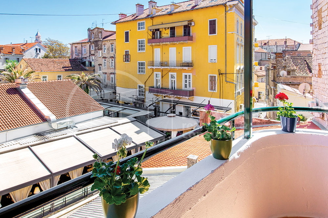 Povjesni centar Splita - Luksuzan 3S stan 80m2 na  drugom katu kamene kuće