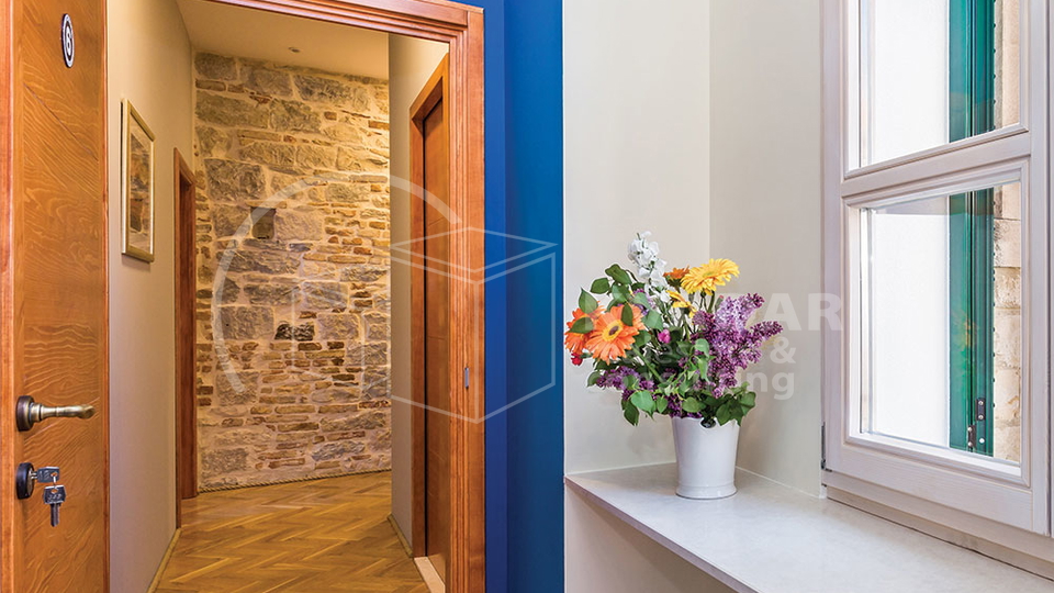 Historic center of Split - Luxurious 3-bedroom apartment 80m2 on the first floor of a stone house
