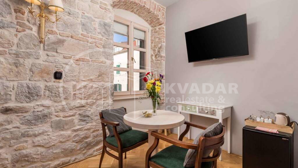 Historic center of Split - Luxurious 3-bedroom apartment 80m2 on the second floor of a stone house