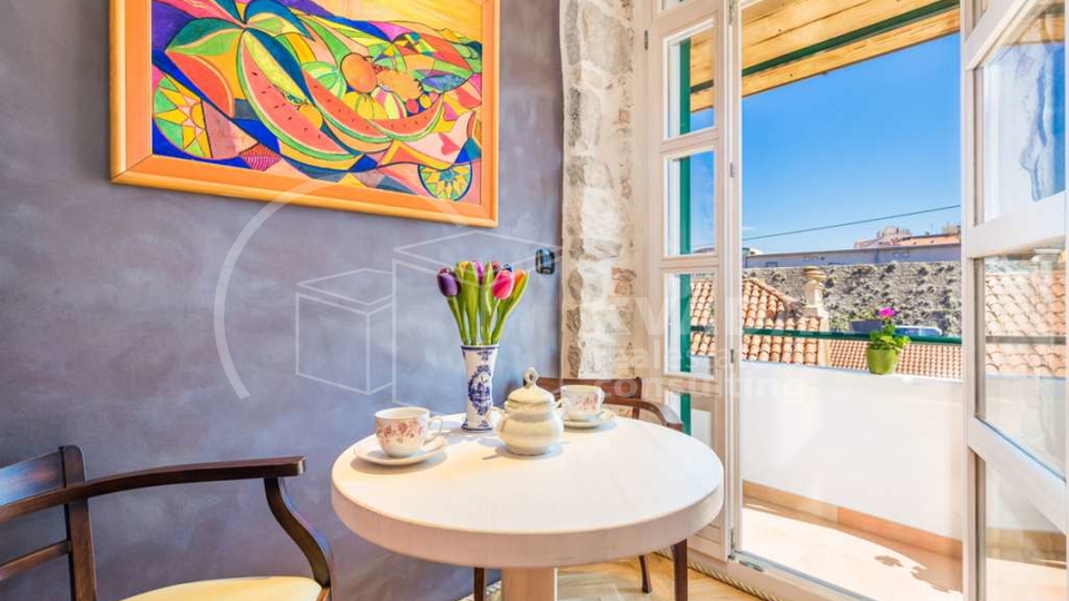 Povjesni centar Splita - Luksuzan 3S stan 80m2 na prvom katu kamene ku&cacute;e