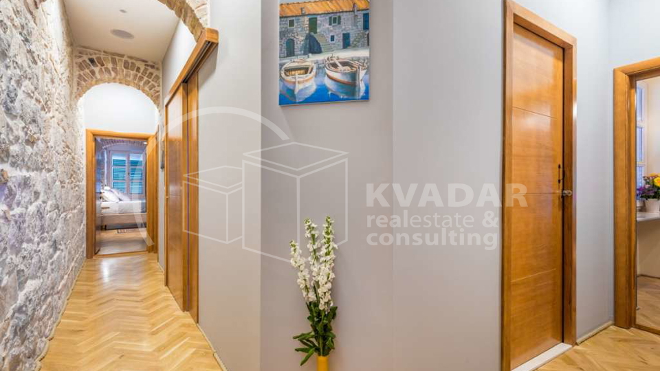 Historic center of Split - Luxurious 3-bedroom apartment 80m2 on the second floor of a stone house