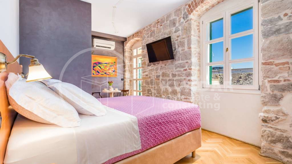 Historic center of Split - Luxurious 3-bedroom apartment 80m2 on the second floor of a stone house