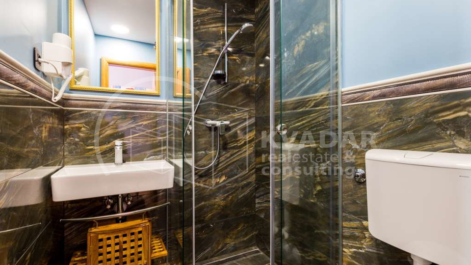 Historic center of Split - Luxurious 3-bedroom apartment 80m2 on the first floor of a stone house