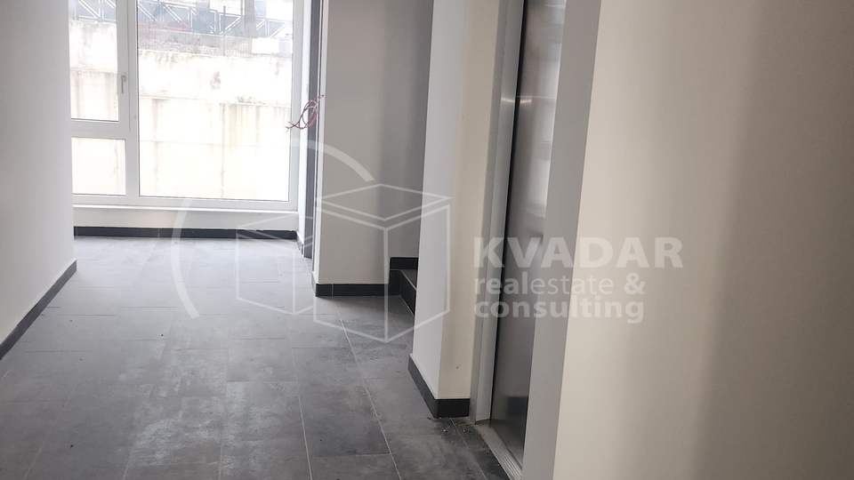 RIJEKA&sol;RASTO&Ccaron;INE  poslovni prostor prizemlje 280 m2&comma;