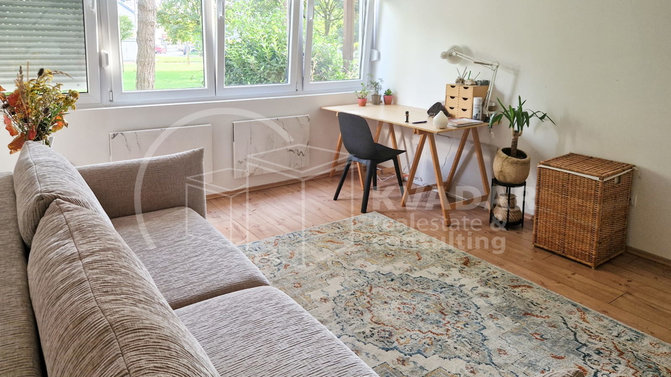 BORONGAJ/ moderan stan 52m2/RENOVIRAN!!
