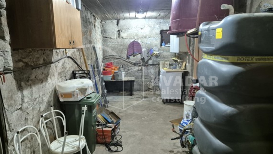 Terraced house, 2 floors, garage, yard - Okrug Gornji - center