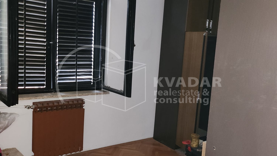 Rijeka&sol;Marini&cacute;i-Hosti&sol;eta&zcaron;a s oku&cacute;nicom &plus; visoko potkrovlje ukupno 199&comma;11m2&excl;