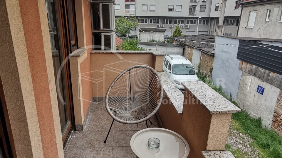 TRE&Scaron;NJEVKA&comma; NAJAM PREKRASNO URE&Dstrok;ENE KU&Cacute;E ZA RADNIKE
