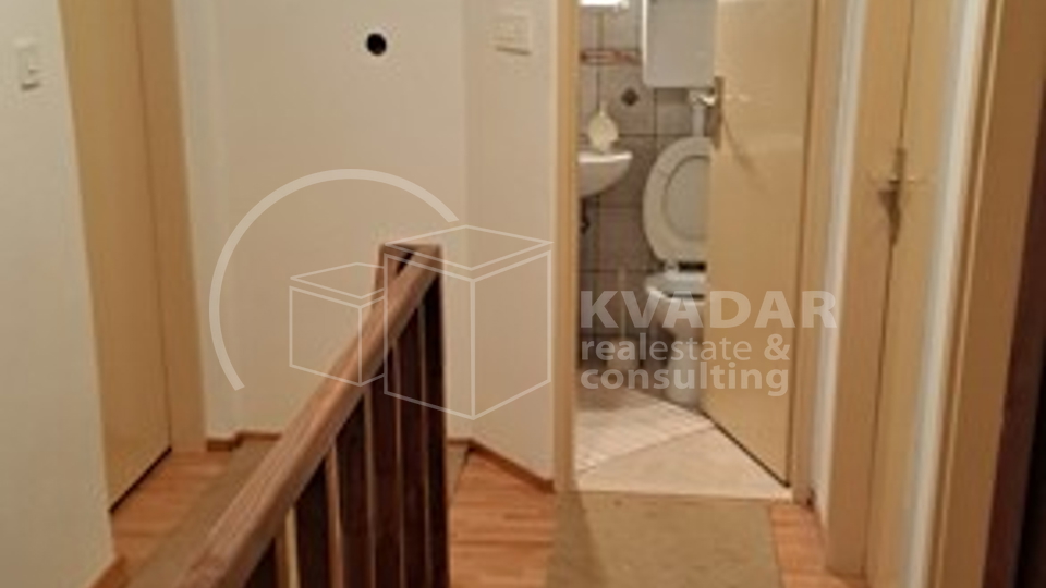 Terraced house, 2 floors, garage, yard - Okrug Gornji - center