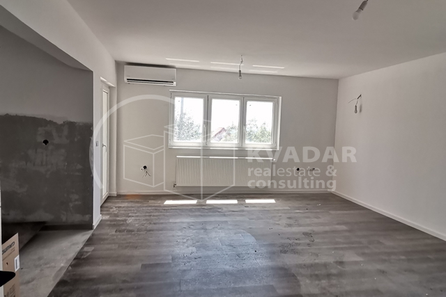 SUPER PRILIKA!DUGO SELO,4-SOBAN STAN (135,73 m2) SA GARAŽOM, 2 SPREMIŠTA I TERASOM