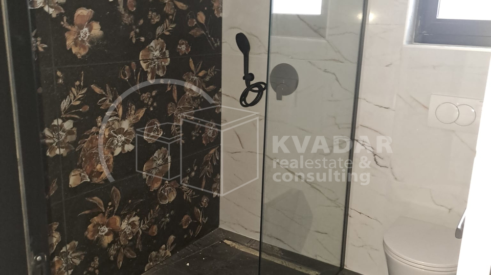 BEZ PROVIZIJE ZA KUPCA&excl;&excl; MALINSKA - Luksuzna novogradnja s bazenom i pogledom na more 139 m2 &lpar;Dvojna ku&cacute;a&rpar;