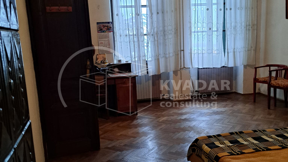 RIJEKA &sol; BULEVARD &ndash; EKSKLUZIVNI GOSPODSKI STAN U POVIJESNOJ VILI S POGLEDOM NA KVARNER 172&comma;27m2