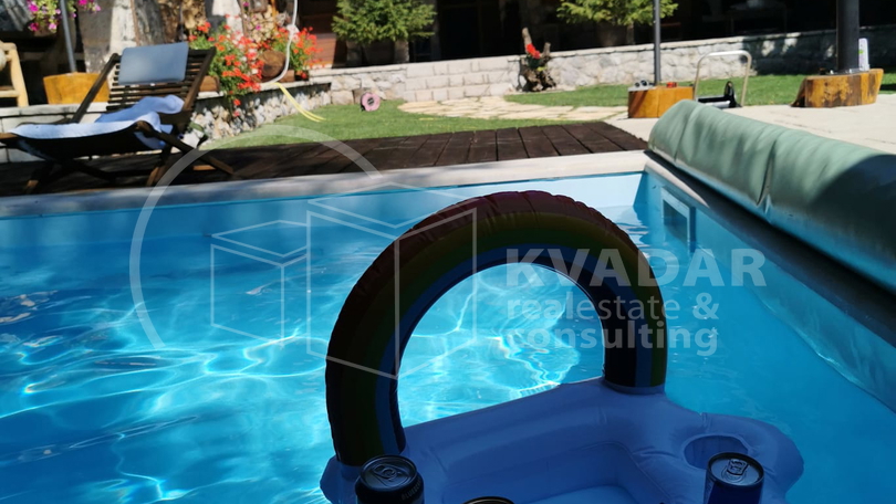 Luksuzno imanje sa dvije kuće i golf terenom, u srcu Like, Gračac