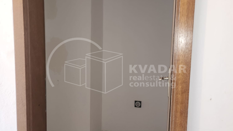 Rijeka&sol;Marini&cacute;i-Hosti&sol;eta&zcaron;a s oku&cacute;nicom &plus; visoko potkrovlje ukupno 199&comma;11m2&excl;