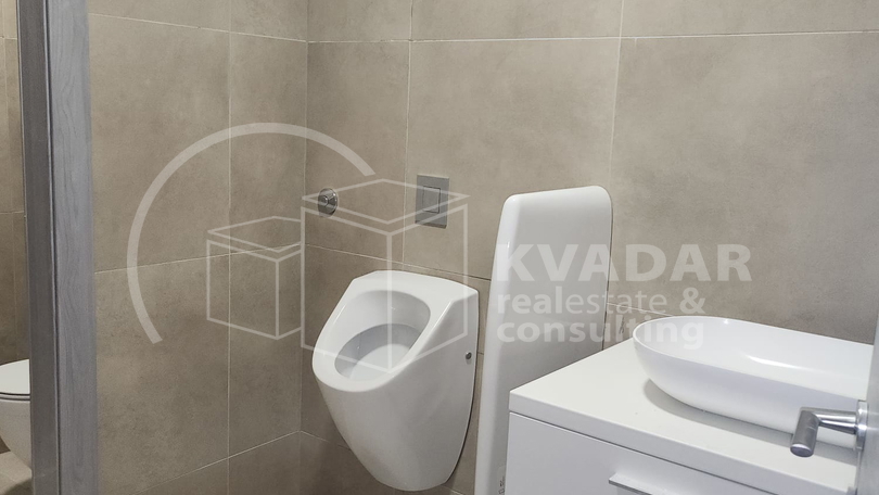 RIJEKA/ŠKURINJE  poslovni prostor 1. kat 442,66 m2,