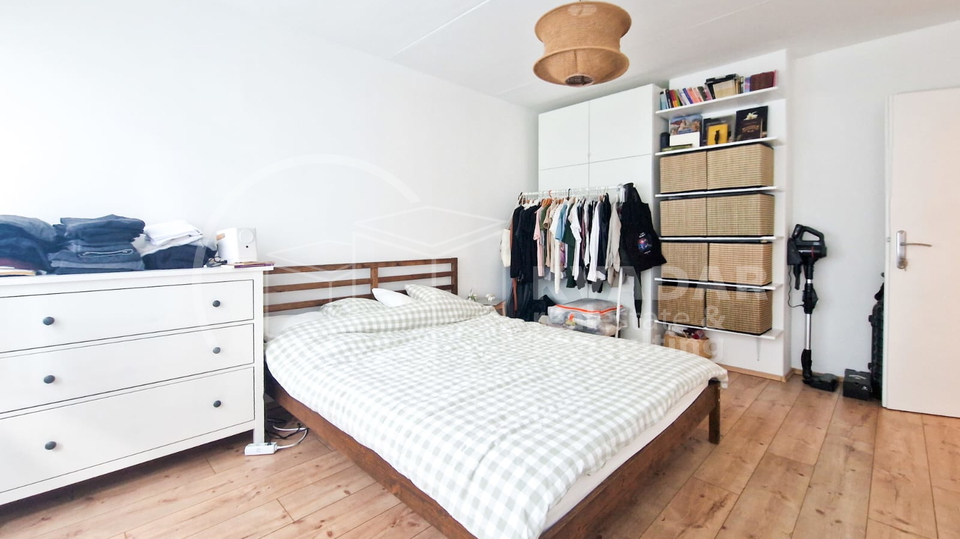 BORONGAJ/ moderan stan 52m2/RENOVIRAN!!