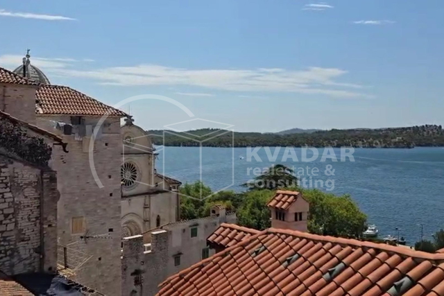 Šibenik/Prodaje se kamena kuća površine 64 m2 u samom centru!