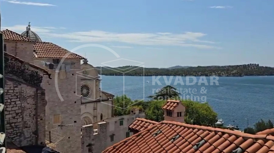 Šibenik/Top prilika! Top lokacija! Prodaje se kamena kuća površine 64 m2 u samom centru!