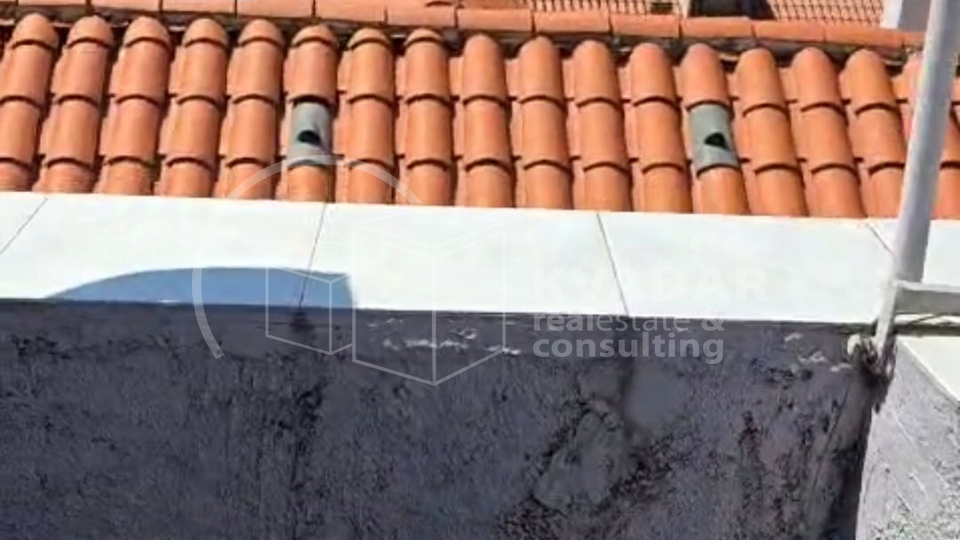 Šibenik/Top prilika! Top lokacija! Prodaje se kamena kuća površine 64 m2 u samom centru!