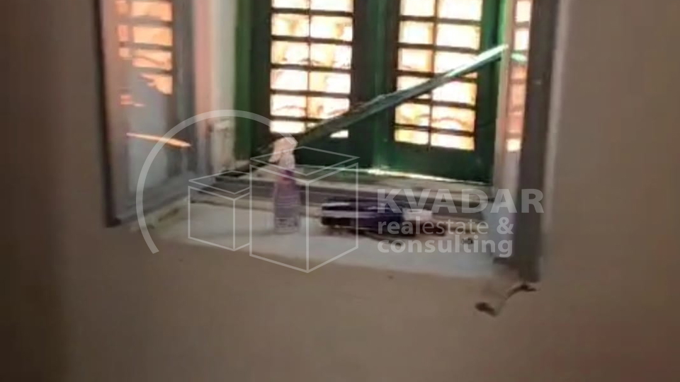 Šibenik/Top prilika! Top lokacija! Prodaje se kamena kuća površine 64 m2 u samom centru!