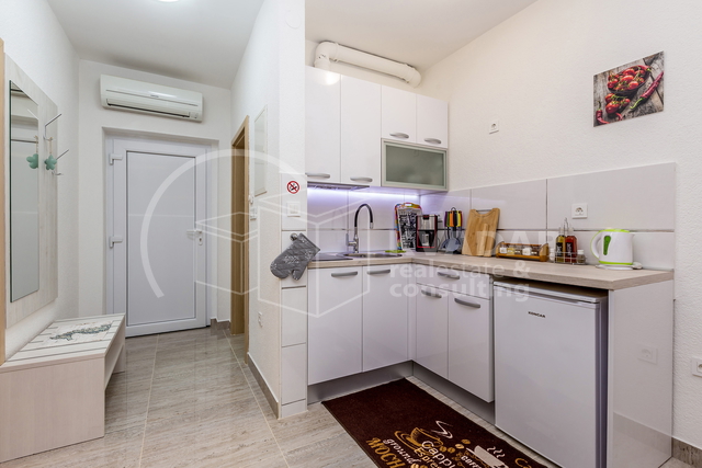 BEZ PROVIZIJE ZA KUPCA!!/Malinska/ Ekskluzivan apartman 36m2 s privatnim vrtom 77m2 !