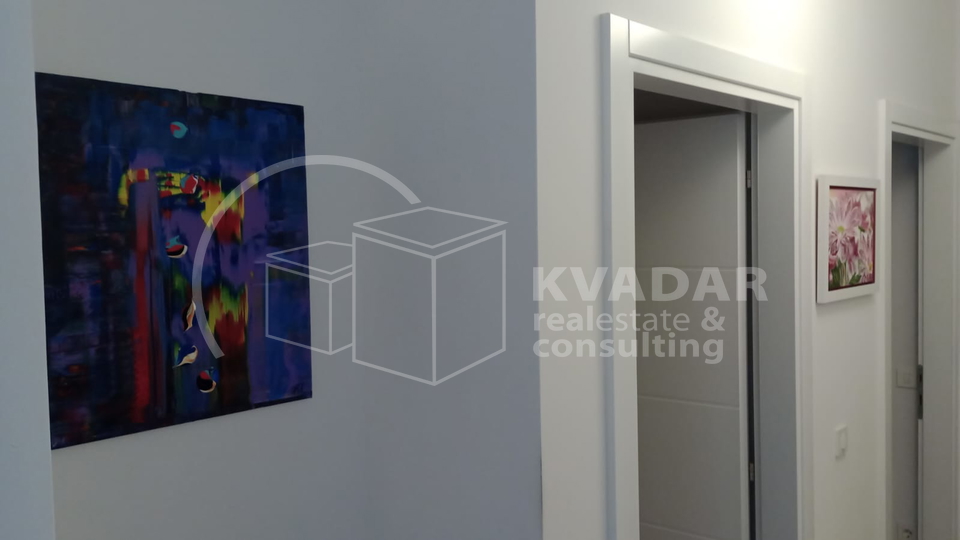 3-soban stan s uklju&ccaron;enim re&zcaron;ijama i parkirnim mjestom u cijeni najma