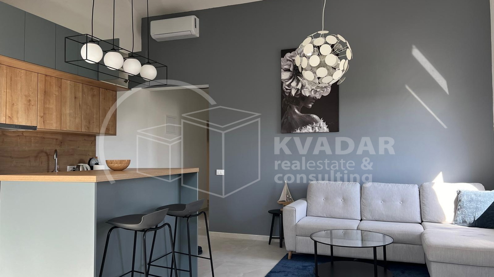 Zaton kod Zadra/kuća sa 4 luksuzna apartmana/odlična investicija!!
