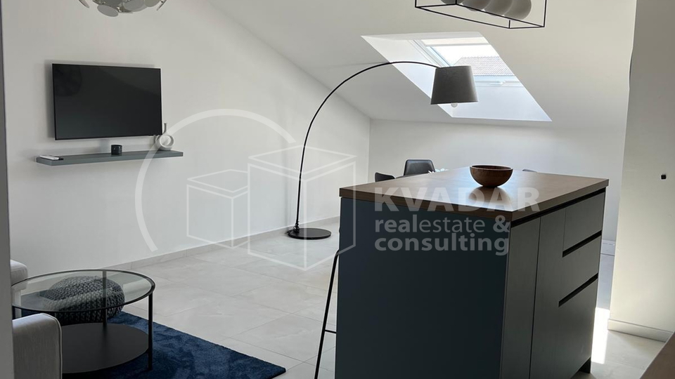 Zaton kod Zadra/kuća sa 4 luksuzna apartmana/odlična investicija!!