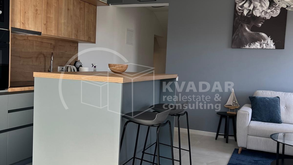 Zaton kod Zadra/kuća sa 4 luksuzna apartmana/odlična investicija!!