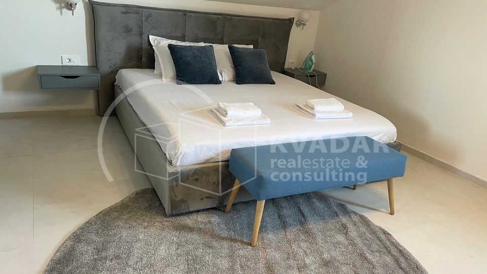 Zaton kod Zadra/kuća sa 4 luksuzna apartmana/odlična investicija!!